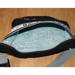 Bauchtasche Gürteltasche Hüfttasche Hip Bag Crossbody-Bag Stickerei Lehrer/in Erzieher/in mit Herz Handmade