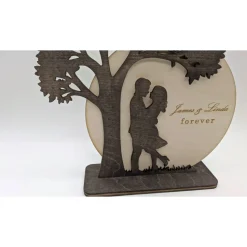 Baum der Liebe – Personalisiertes 3D Holz-Silhouette Display mit Gravur