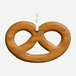 Baumschmuck Brezel  - Edler Geschenkanhänger aus Kirschbaum-Holz