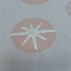 Baumwollstoff mit Kugeln, Sternen, Weihnachtsstoff, Breite 1,40 m, Meterware, natur, lachs, gold, Baumwolle, rico