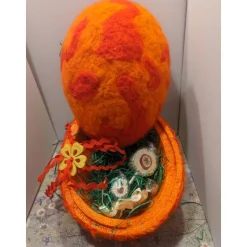 Befüllbares Osterei aus Styropor und Filzwolle, Orange/ Rot