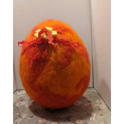 Befüllbares Osterei aus Styropor und Filzwolle, Orange/ Rot