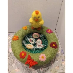 Befüllbares Osternest mit Küken, hergestellt mit Nadelfilztechnik