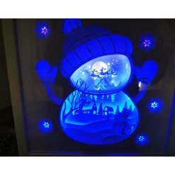 Beleuchteter Bilderrahm mit Weihnachtsmotiv und Farbwechsel.