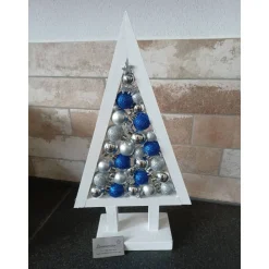 beleuchteter Weihnachtsbaum mit Kugeln_silber und blau