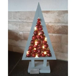 beleuchteter Weihnachtsbaum mit Kugeln_rot
