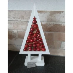 beleuchteter Weihnachtsbaum mit Kugeln_rot