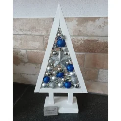 beleuchteter Weihnachtsbaum mit Kugeln_blau
