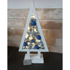 beleuchteter Weihnachtsbaum mit Kugeln_blau