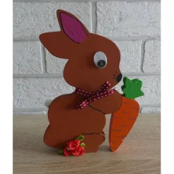 Bemalter Holz-Osterhase mit Kulleraugen und Möhre