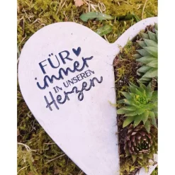 Bepflanztes Herz aus Beton mit Schriftzug Grabschmuck Trauer Grabgesteck Grabherz Personalisierbar