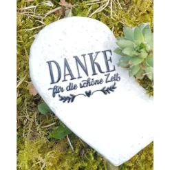 Bepflanztes Herz aus Beton mit Schriftzug Grabschmuck Trauer Grabgesteck Grabherz