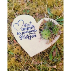 Bepflanztes Herz aus Beton mit Schriftzug Grabschmuck Trauer Grabgesteck Grabherz