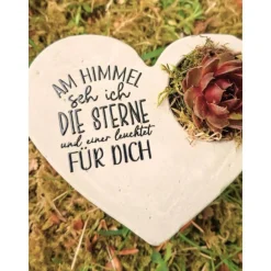 Bepflanztes Herz aus Beton mit Schriftzug Grabschmuck Trauer Grabgesteck Grabherz