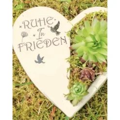 Bepflanztes Herz aus Beton mit Schriftzug Grabschmuck Trauer Grabgesteck Grabherz Personalisierbar