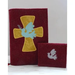Bestickte Gotteslobhülle aus Filz *Kreuz mit Taube *individuell angefertigt