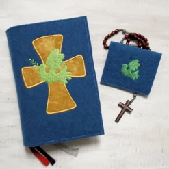 Bestickte Gotteslobhülle aus Filz *Kreuz mit Taube *individuell angefertigt