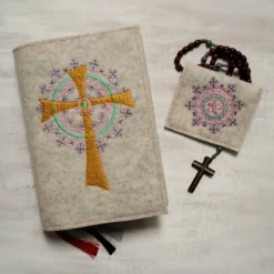 Bestickte Gotteslobhülle aus Filz *Kreuz mit Ornamente *individuell angefertigt