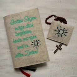 Bestickte Gotteslobhülle aus Filz *Spruch 