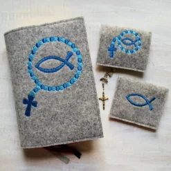 Bestickte Gotteslobhülle aus Filz *Rosenkranz *individuell angefertigt