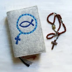 Bestickte Gotteslobhülle aus Filz *Rosenkranz *individuell angefertigt