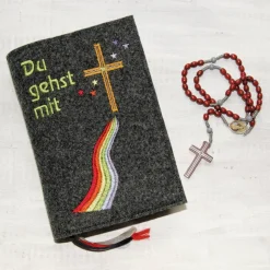 Bestickte Gotteslobhülle aus Filz *Du gehst mit Regenbogen *individuell angefertigt