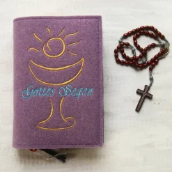 Bestickte Gotteslobhülle aus fliederfarbigem Filz mit goldenem Kelch *sofort versandfertig