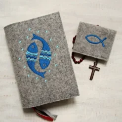 Bestickte Gotteslobhülle aus Filz *Fische mit Punkte *individuell angefertigt