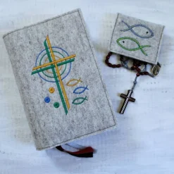 Bestickte Gotteslobhülle aus Filz *Doppelkreuz *individuell angefertigt