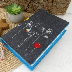 Bestickte Gotteslobhülle aus Filz mit Namen – Geschenk zur Kommunion & Konfirmation