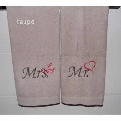 Bestickte Handtücher Mr. & Mrs. Love mit Monogramm Frotteetuch 2er Set Geschenk für Verliebte Hochzeit Valentinstag