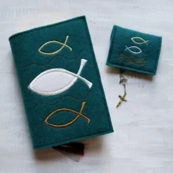 Bestickte Rosenkranztasche aus Filz *Fische mit Wellen *individuell angefertigt