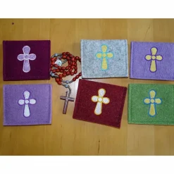 Bestickte Rosenkranztasche aus Filz *Motiv Kreuz mit Umrandung *individuell angefertigt