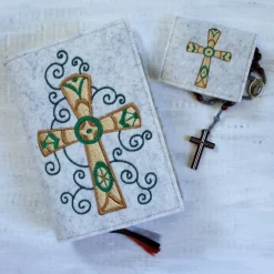 Bestickte Rosenkranztasche aus Filz *Motiv Kreuz unterteilt *individuell angefertigt