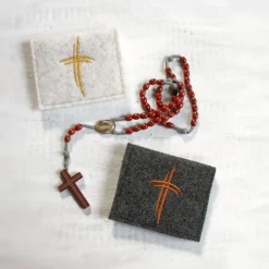 Bestickte Rosenkranztasche aus Filz *Kreuzchen *individuell angefertigt