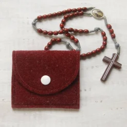 Bestickte Rosenkranztasche aus weinrotem Filz mit weißem betenden Engel *sofort versandfertig