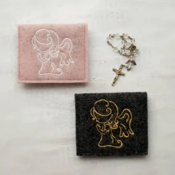 Bestickte Rosenkranztasche aus Filz *Motiv Engel betend *individuell angefertigt