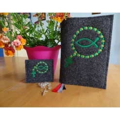 Bestickte Rosenkranztasche aus Filz *Motiv Rosenkranz *individuell angefertigt