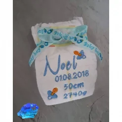 Bestickte Windel mit Geburtsdaten oder Spruch