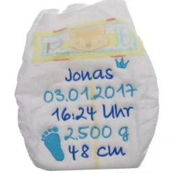 Bestickte Windel mit Namen