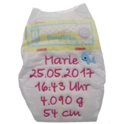 Bestickte Windel mit Namen