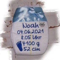 Bestickte Windel mit Namen