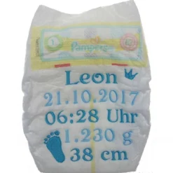 Bestickte Windel mit Namen