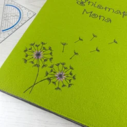 bestickte Zeugnismappe aus Filz, personalisiert, Pusteblume, Einschulungsgeschenk, Geschenk Schulanfang Mädchen