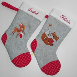 Bestickter grauer Nikolausstiefel Stickmotiv Reh personalisierter Weihnachtsstiefel mit Namen flauschige Krempe