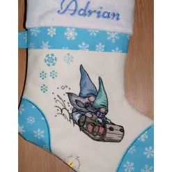 Bestickter Nikolausstiefel Weihnachtsstiefel Geschenkbeutel personalisierter Wunschname flauschige Krempe