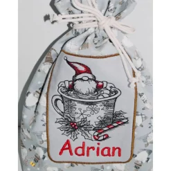 Bestickter Weihnachtsbeutel witziges Nikolausmotiv personalisierter weihnachtlicher Geschenksack Wunschname