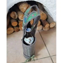 Biertragetasche Lederhose als Geschenk, Vatertagsgeschenk für den Mann oder zum Jubiläum ausreichend für zwei Bierflaschen. Personalisierbar