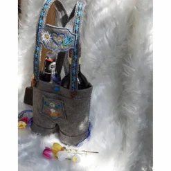 Biertragetasche Lederhose als Geschenk, Vatertagsgeschenk für den Mann oder zum Jubiläum ausreichend für zwei Bierflaschen. Personalisierbar