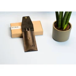 Bleistifthalter aus Leder mit Gravur. Personalisiertes Stiftetui aus Leder. Leder Stifthülle. Monogram Stifteetui. Größe